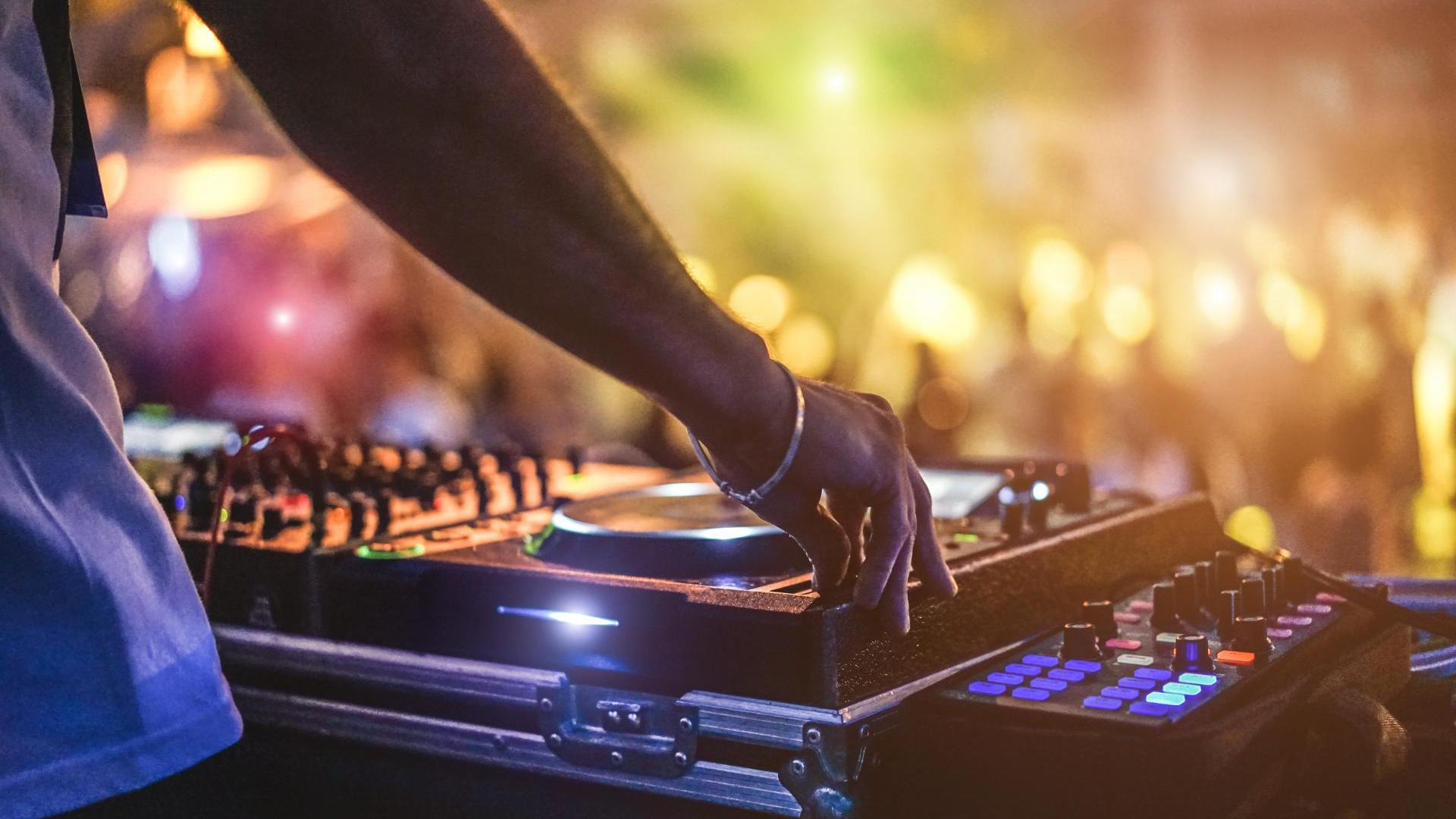 Christmas DJ